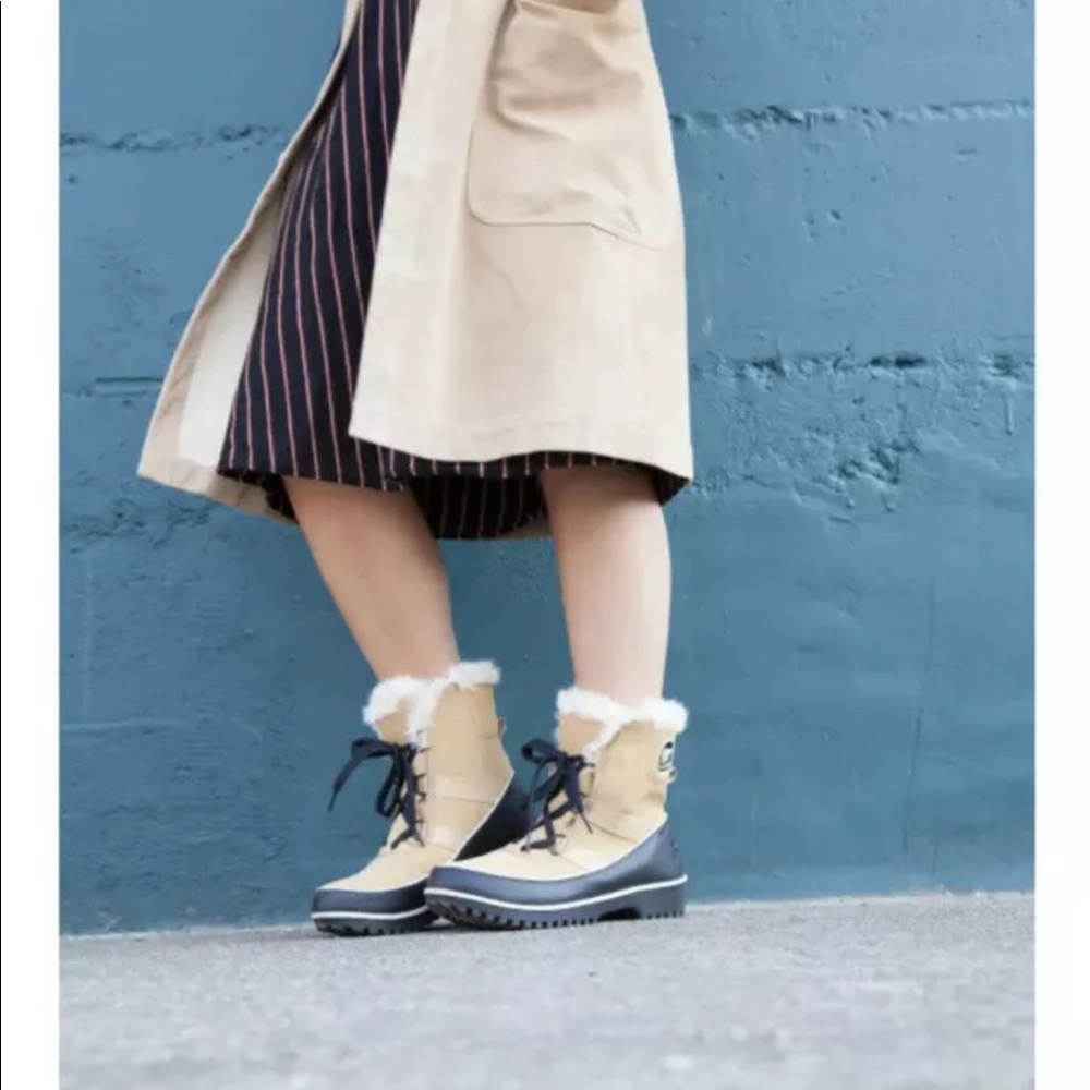 Sorel Women Youth Boots Size 6 Tivoli II Lace Up Snow Boots Tan Black Beige Fur